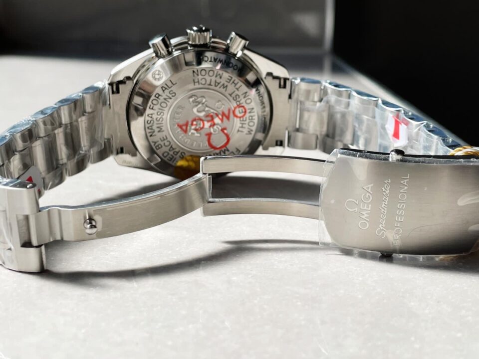 Speedmaster MoonWatch SS Sapphire Crystal Black Dial on SS Bracelet Manual Winding Chrono Movement